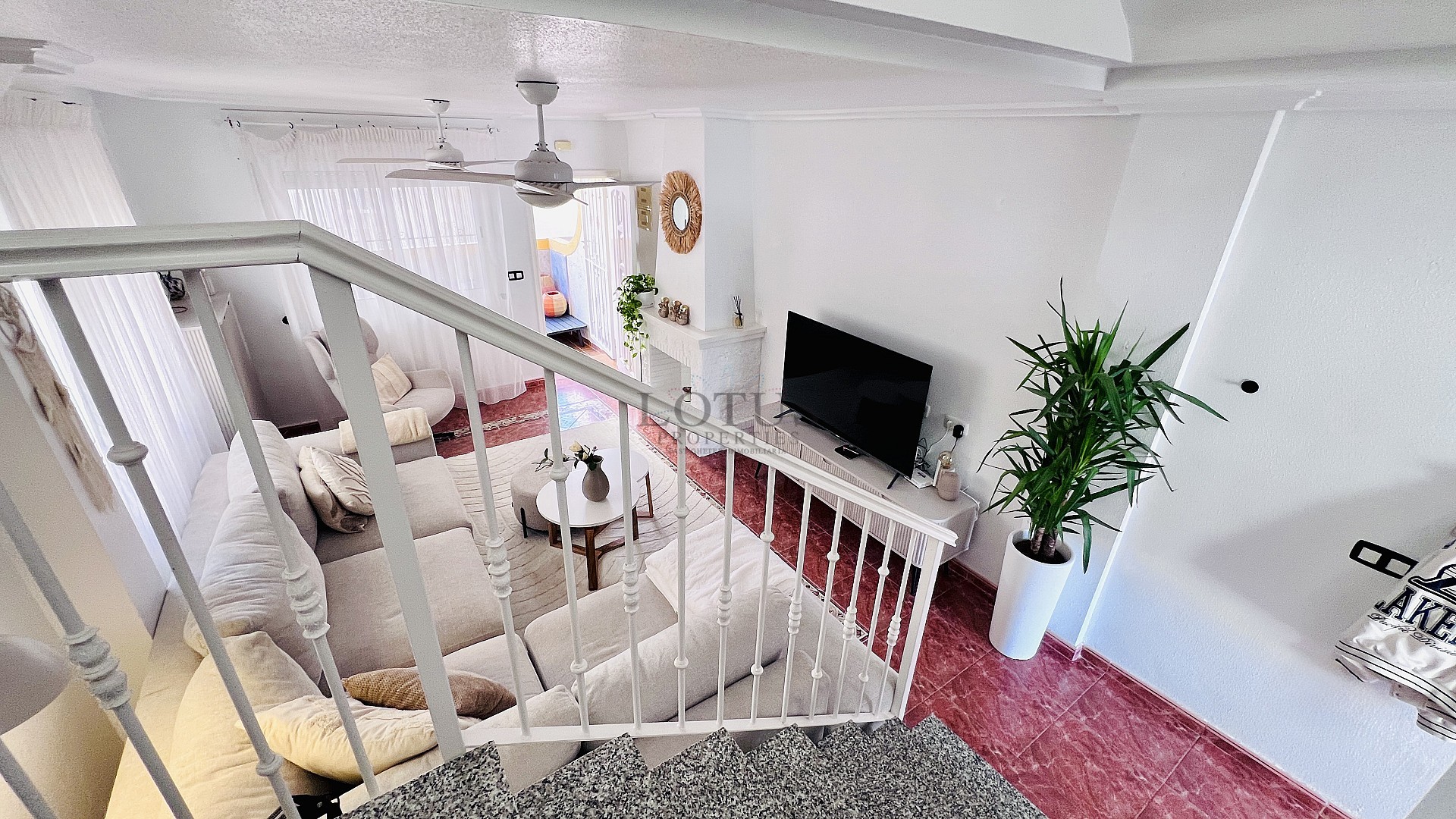 Tu hogar ideal en Villamartin! Casa adosada de tres dormitorios con piscina comunitaria y jardín en esquina - Lotus Properties