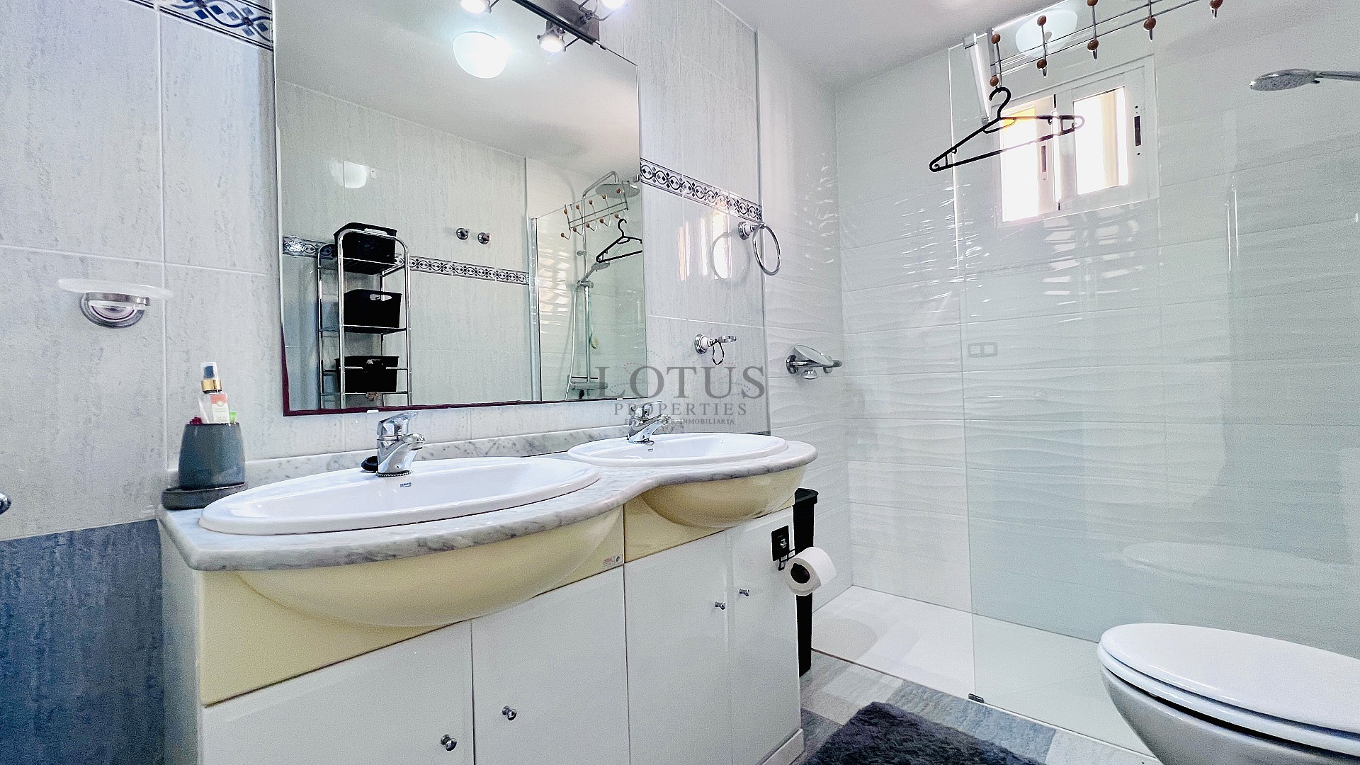 Tu hogar ideal en Villamartin! Casa adosada de tres dormitorios con piscina comunitaria y jardín en esquina - Lotus Properties