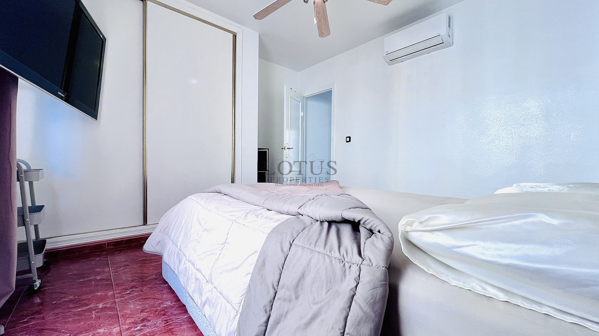 Tu hogar ideal en Villamartin! Casa adosada de tres dormitorios con piscina comunitaria y jardín en esquina - Lotus Properties