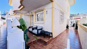 Tu hogar ideal en Villamartin! Casa adosada de tres dormitorios con piscina comunitaria y jardín en esquina - Lotus Properties