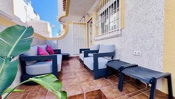 Tu hogar ideal en Villamartin! Casa adosada de tres dormitorios con piscina comunitaria y jardín en esquina - Lotus Properties