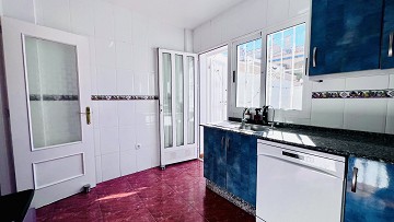 Tu hogar ideal en Villamartin! Casa adosada de tres dormitorios con piscina comunitaria y jardín en esquina - Lotus Properties