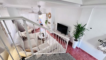 Tu hogar ideal en Villamartin! Casa adosada de tres dormitorios con piscina comunitaria y jardín en esquina - Lotus Properties