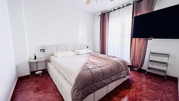 Tu hogar ideal en Villamartin! Casa adosada de tres dormitorios con piscina comunitaria y jardín en esquina - Lotus Properties