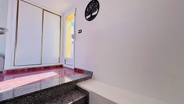 Tu hogar ideal en Villamartin! Casa adosada de tres dormitorios con piscina comunitaria y jardín en esquina - Lotus Properties