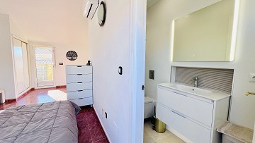 Tu hogar ideal en Villamartin! Casa adosada de tres dormitorios con piscina comunitaria y jardín en esquina - Lotus Properties