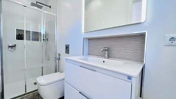 Tu hogar ideal en Villamartin! Casa adosada de tres dormitorios con piscina comunitaria y jardín en esquina - Lotus Properties