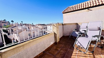 Tu hogar ideal en Villamartin! Casa adosada de tres dormitorios con piscina comunitaria y jardín en esquina - Lotus Properties