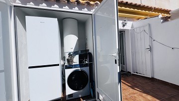 Tu hogar ideal en Villamartin! Casa adosada de tres dormitorios con piscina comunitaria y jardín en esquina - Lotus Properties