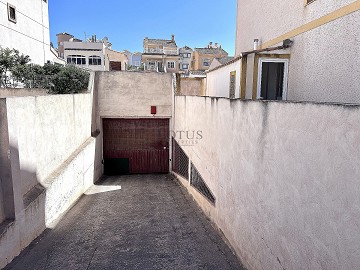 Tu hogar ideal en Villamartin! Casa adosada de tres dormitorios con piscina comunitaria y jardín en esquina - Lotus Properties