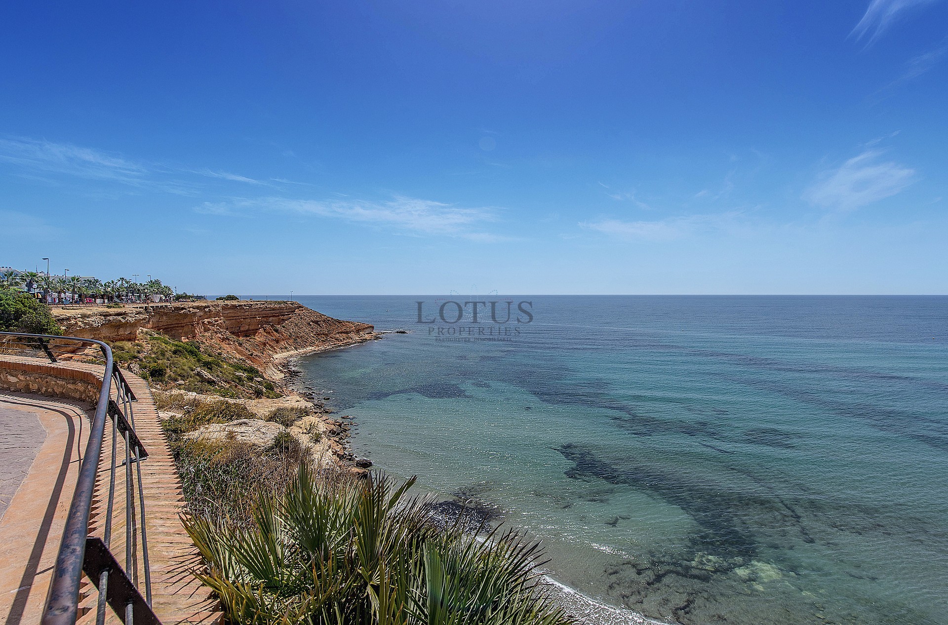 APARTAMENTOS DE LUJO DE 2 DORMITORIOS CERCA DE LA PLAYA DE LA MATA - Lotus Properties