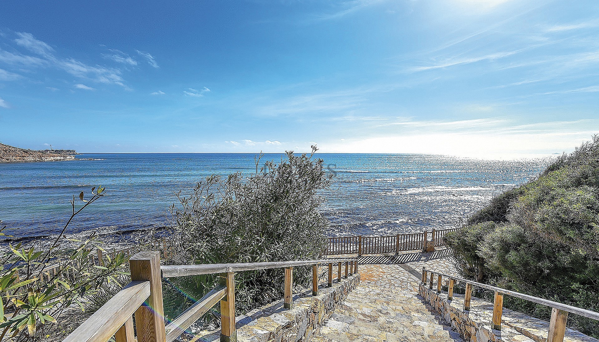 APARTAMENTOS DE LUJO DE 2 DORMITORIOS CERCA DE LA PLAYA DE LA MATA - Lotus Properties