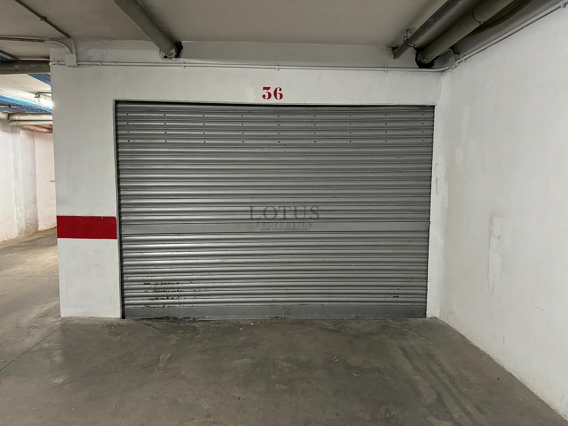 IMPRESIONANTE APARTAMENTO REFORMADO DE 4 DORMITORIOS CON GARAJE PRIVADO, A TAN SOLO 200 METROS DE LA PLAYA EN TORREVIEJA. - Lotus Properties