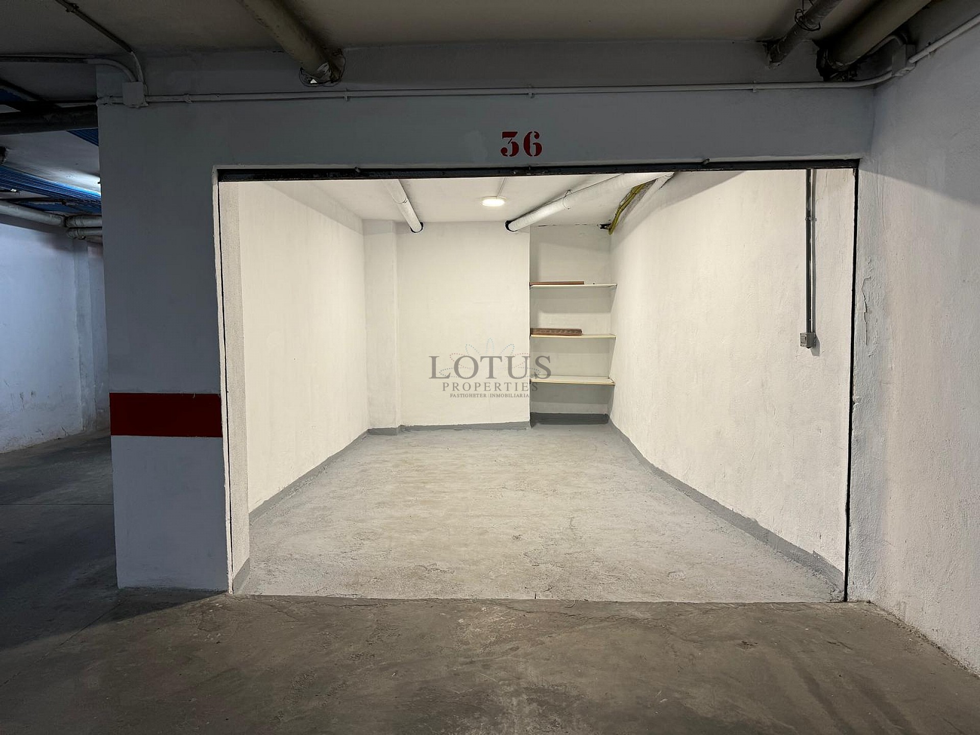 IMPRESIONANTE APARTAMENTO REFORMADO DE 4 DORMITORIOS CON GARAJE PRIVADO, A TAN SOLO 200 METROS DE LA PLAYA EN TORREVIEJA. - Lotus Properties