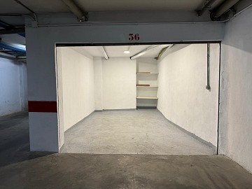 IMPRESIONANTE APARTAMENTO REFORMADO DE 4 DORMITORIOS CON GARAJE PRIVADO, A TAN SOLO 200 METROS DE LA PLAYA EN TORREVIEJA. - Lotus Properties