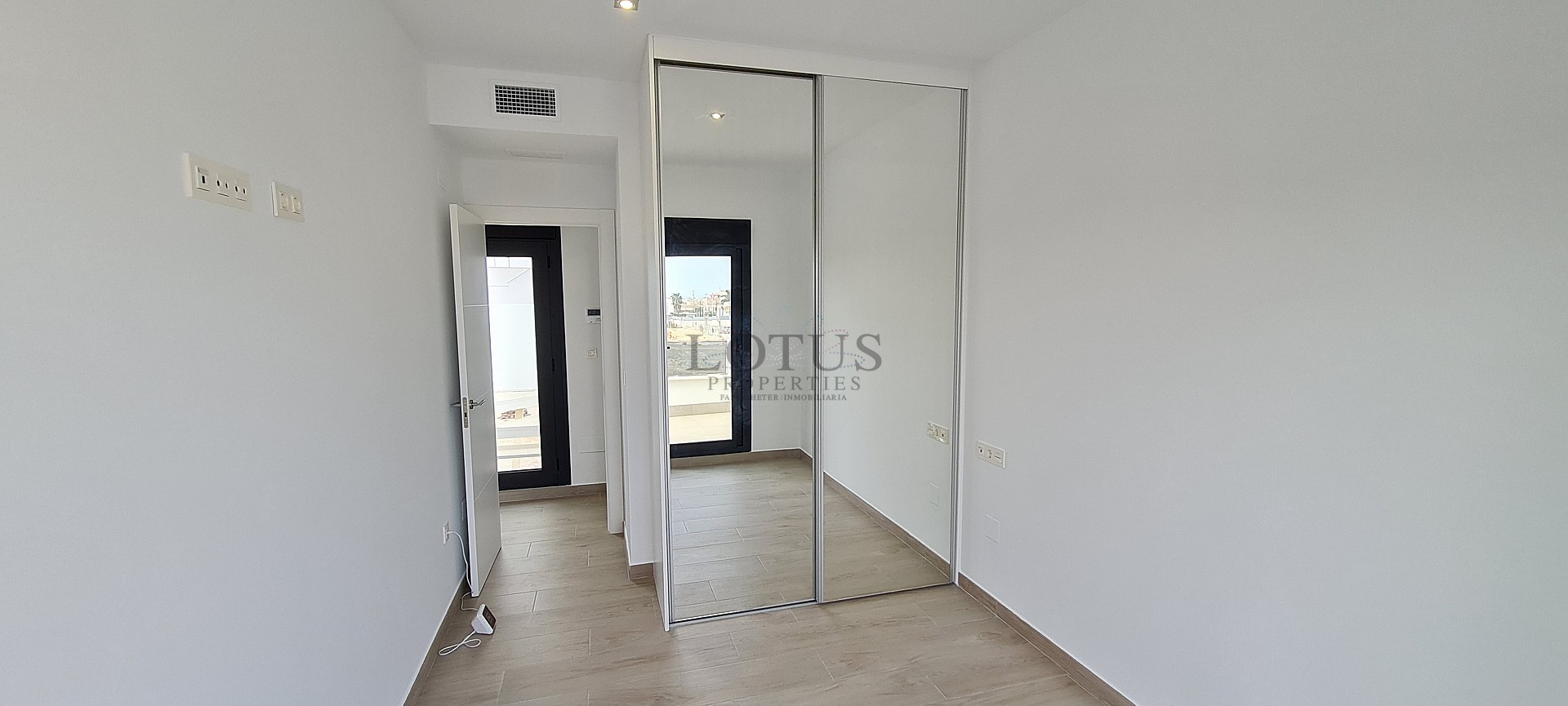 Villa nueva en Los Dolses - Villamartin - Lotus Properties