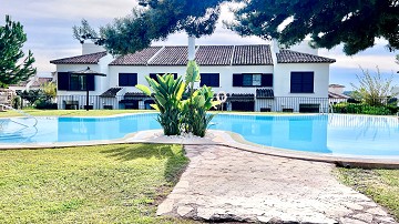 Adosado de esquina de lujo en Golf Bahía – Cerca de Benidorm, playas, golf y parques temáticos - Lotus Properties