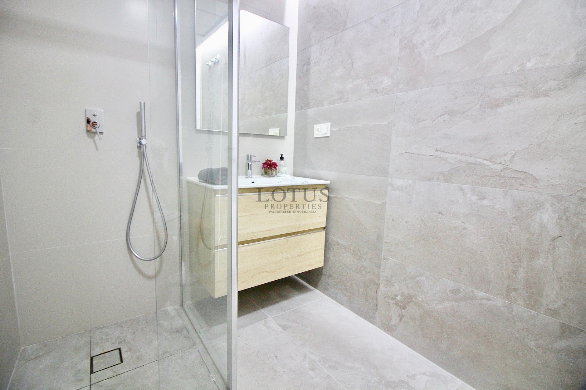 Plantas bajas con 3 dormitorios - Los Balcones - Lotus Properties