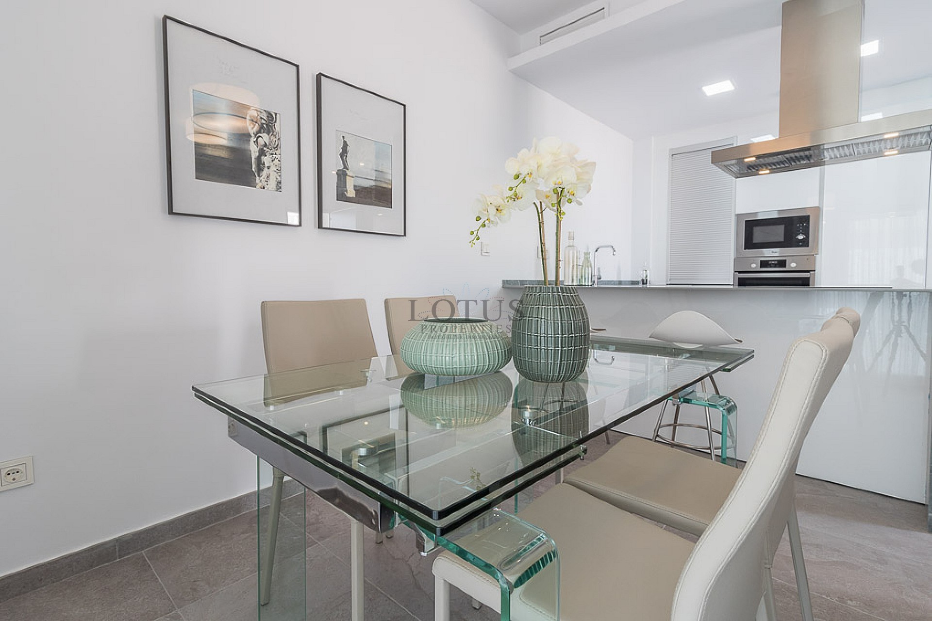 Plantas bajas con 3 dormitorios - Los Balcones - Lotus Properties