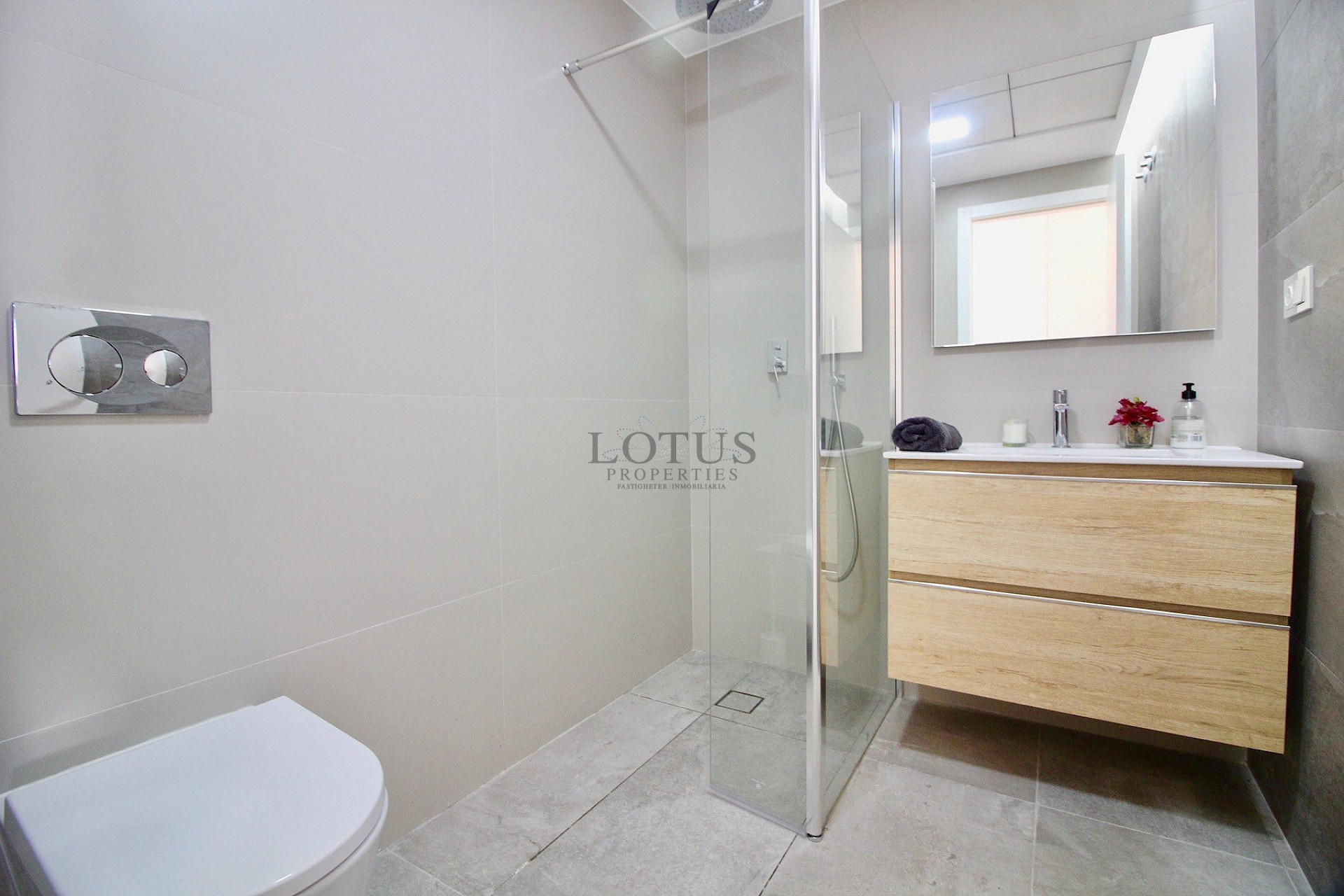 Plantas bajas con 3 dormitorios - Los Balcones - Lotus Properties