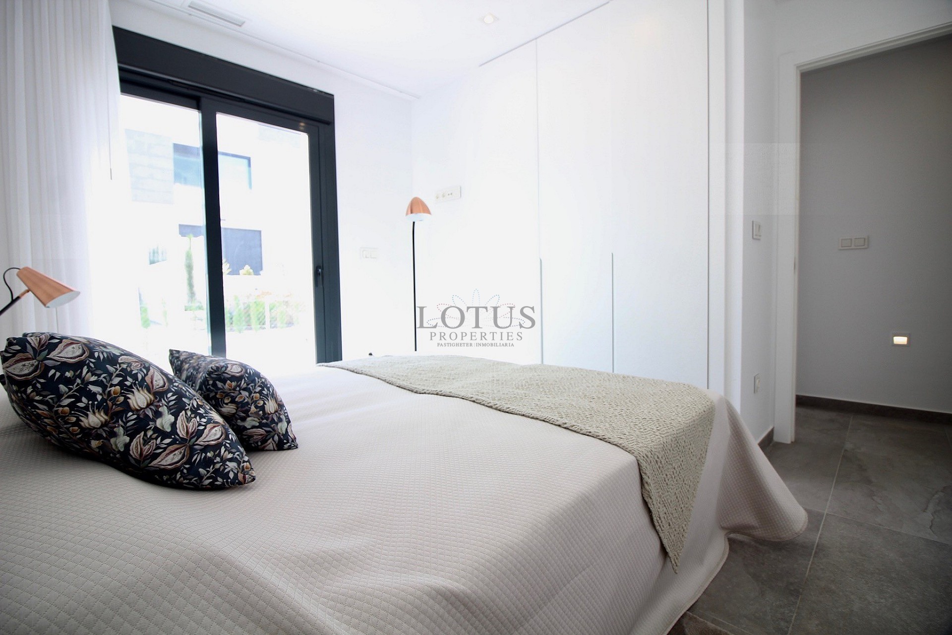 Plantas bajas con 3 dormitorios - Los Balcones - Lotus Properties