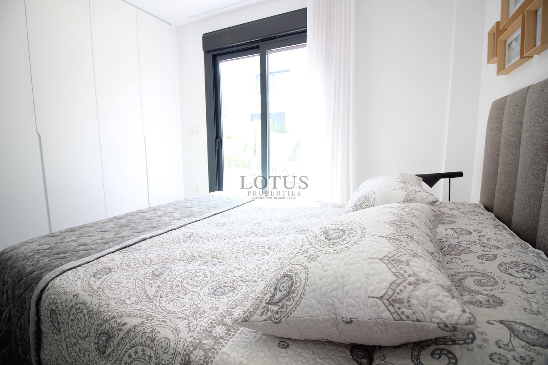 Plantas bajas con 3 dormitorios - Los Balcones - Lotus Properties