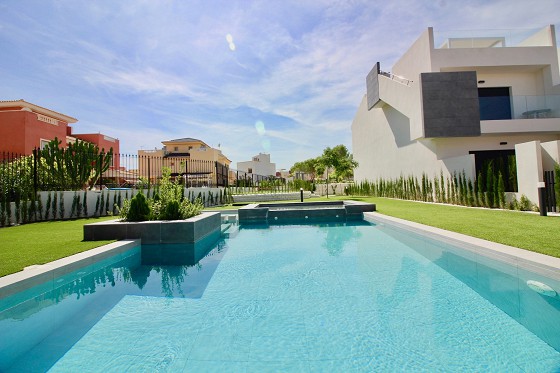 Plantas bajas con 3 dormitorios - Los Balcones - Lotus Properties