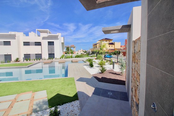 Plantas bajas con 3 dormitorios - Los Balcones - Lotus Properties