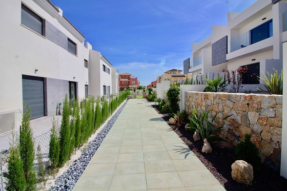 Plantas bajas con 3 dormitorios - Los Balcones - Lotus Properties