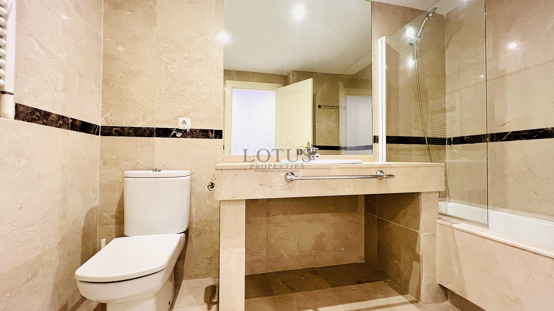 Vivienda Exclusiva junto al Golf de Villamartín – Hogar Moderno en Ubicación Privilegiada cerca de La Zenia Boulevard - Lotus Properties