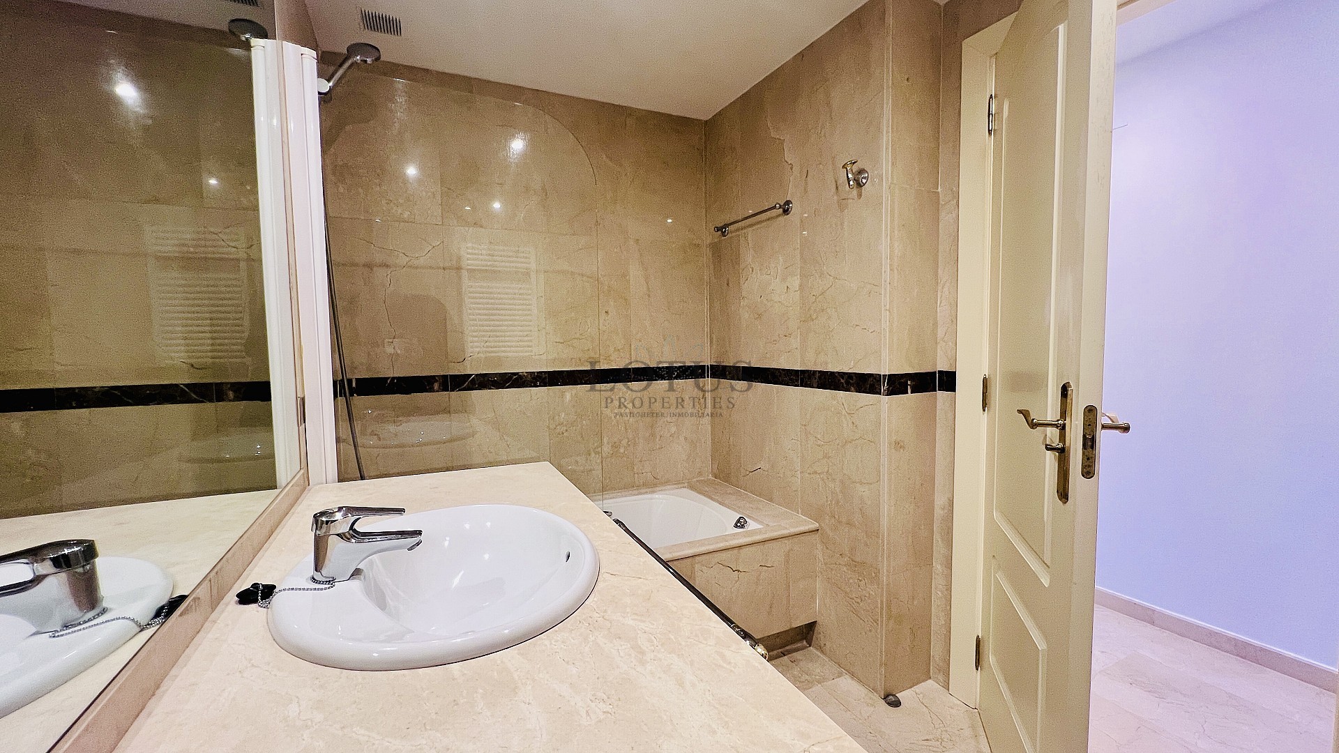 Vivienda Exclusiva junto al Golf de Villamartín – Hogar Moderno en Ubicación Privilegiada cerca de La Zenia Boulevard - Lotus Properties