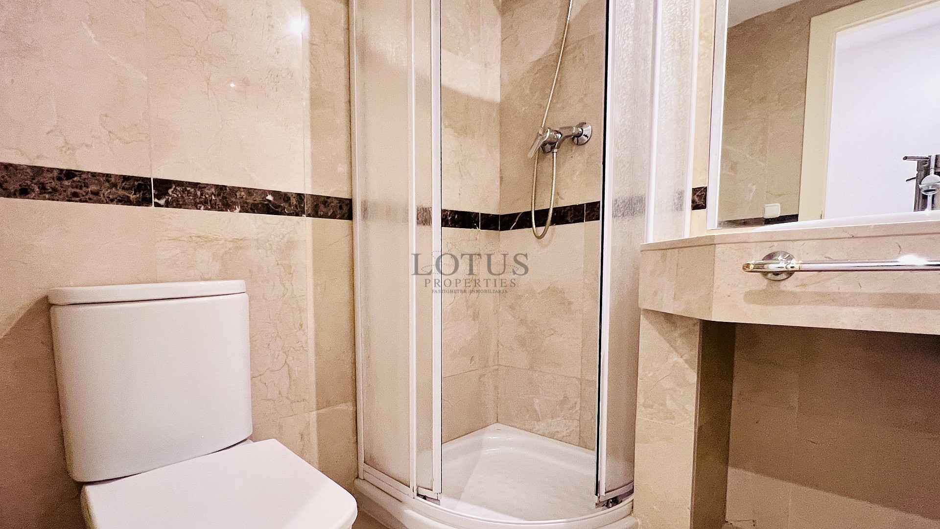 Vivienda Exclusiva junto al Golf de Villamartín – Hogar Moderno en Ubicación Privilegiada cerca de La Zenia Boulevard - Lotus Properties