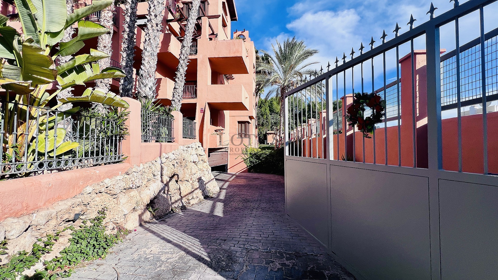 Vivienda Exclusiva junto al Golf de Villamartín – Hogar Moderno en Ubicación Privilegiada cerca de La Zenia Boulevard - Lotus Properties