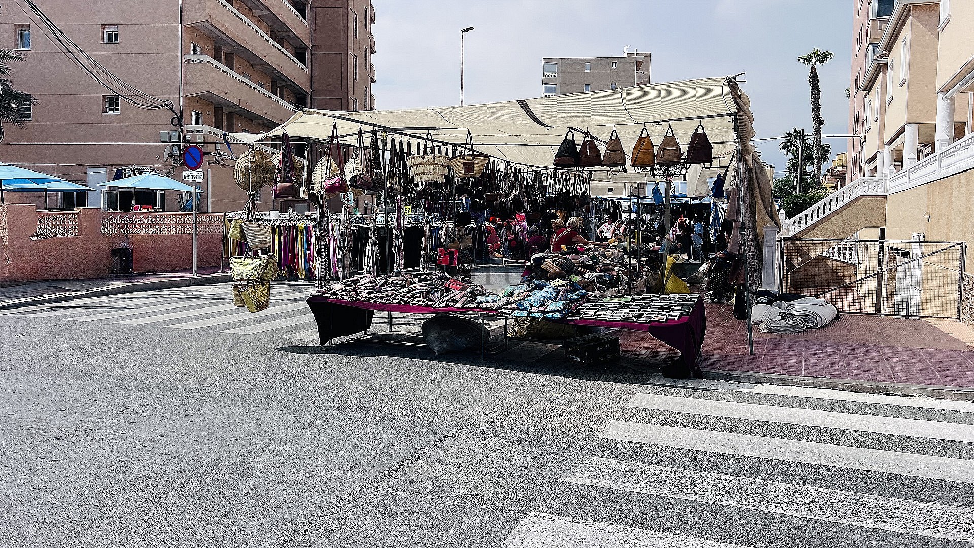 Stilren, renoverad bostad endast 140 meter från stranden i La Mata - Lotus Properties