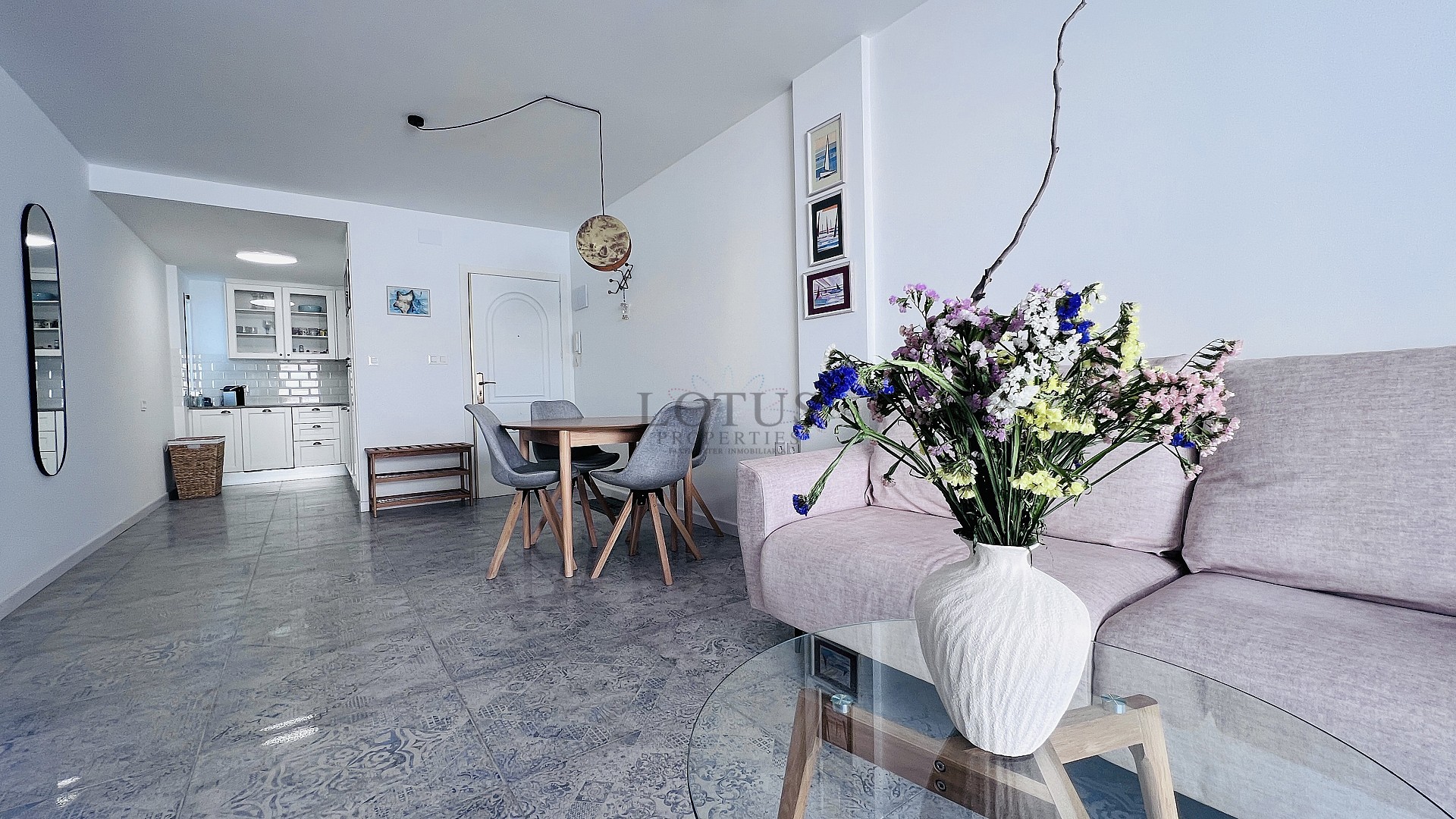 Stilren, renoverad bostad endast 140 meter från stranden i La Mata - Lotus Properties