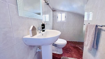 Charmigt radhus med tre sovrum och gemensam pool – nära allt du behöver! - Lotus Properties