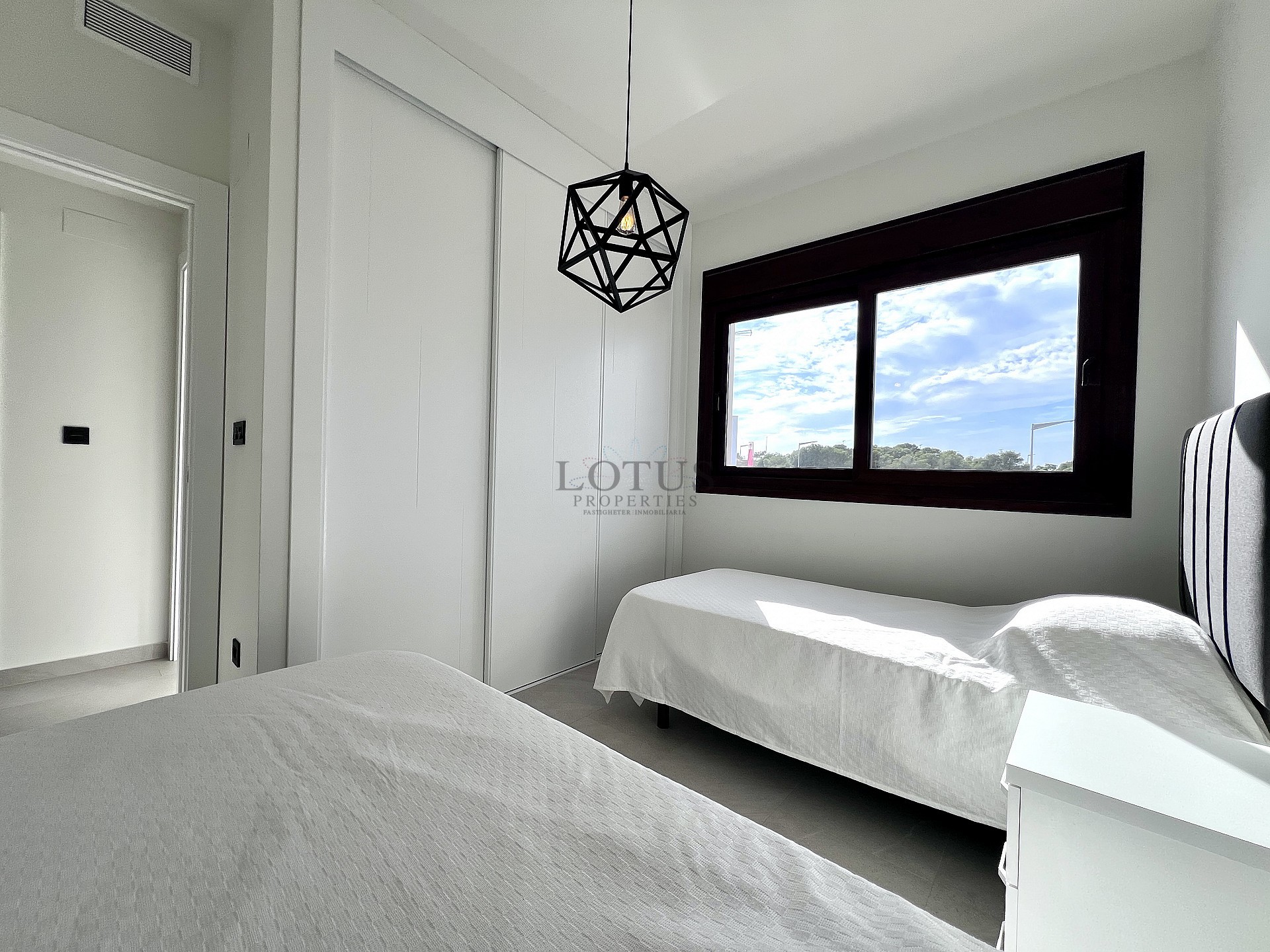 Exklusiv hörn tak-bungalow med 3 sovrum i Los Balcones - Lotus Properties