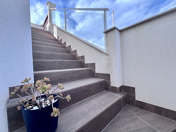 Exklusiv hörn tak-bungalow med 3 sovrum i Los Balcones - Lotus Properties